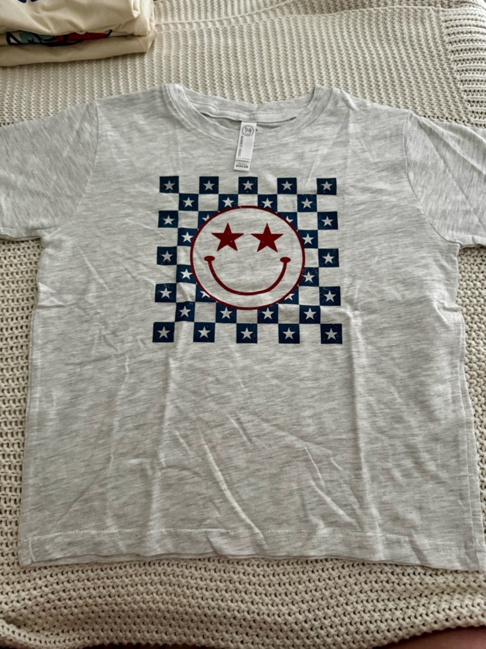 Boys Light Gray Star-Eye Smile Graphic Tee - Red & Navy